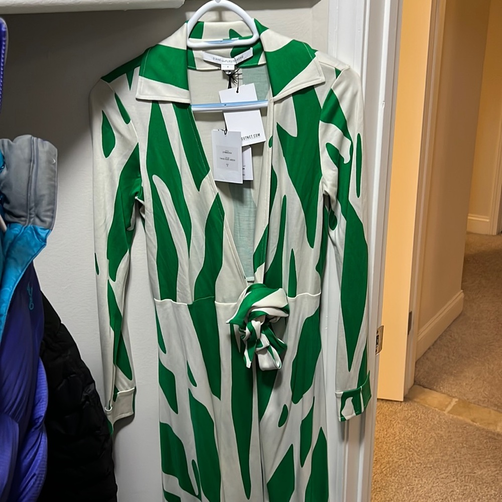 Diane von Furstenberg Wrap Silk Dress, NWT, Size 4